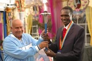 Sri Chinmoy et Paul Tergat