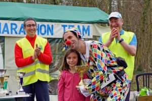 Gilles Dufossé, vainqueur du marathon, dans un accoutrement... étrange ! Gilles Dufossé, vainqueur du marathon, dans un accoutrement... étrange !