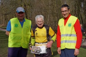 Jean BERLAND, bientôt 80 ans, entre Unnatishil, président du SCMT et Prabala, directeur du marathon