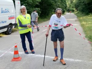 Valerio, héroïque, termine le marathon à bientôt 96 ans ! Valerio, héroïque, termine le marathon à bientôt 96 ans !