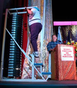 Soulevé de 1090 kilos lors d'une démonstration présentée par Bill Pearl Soulevé de 1090 kilos lors d'une démonstration présentée par Bill Pearl